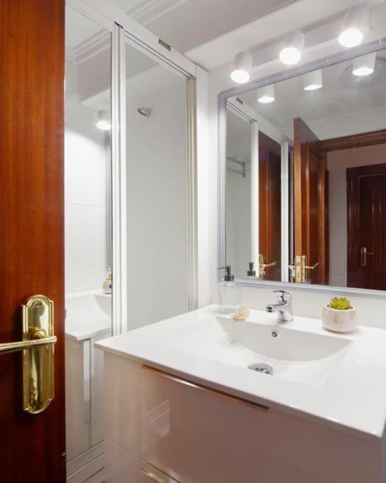 Apartamento Maura 2 Dormitorios Овьедо Экстерьер фото